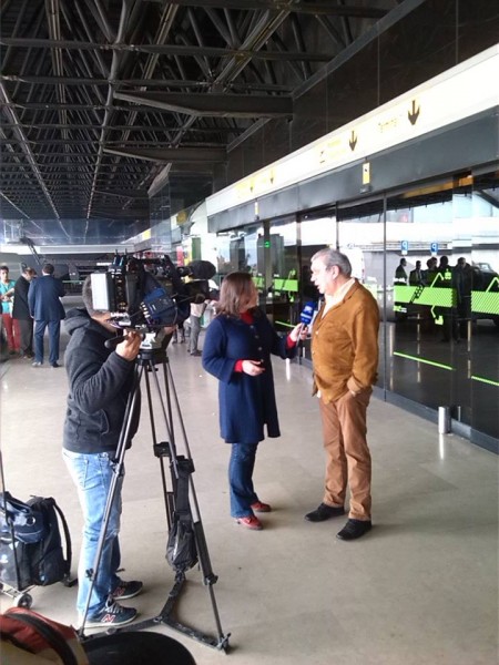 Fernando Tordo no aeroporto antes da partida para o Brasil