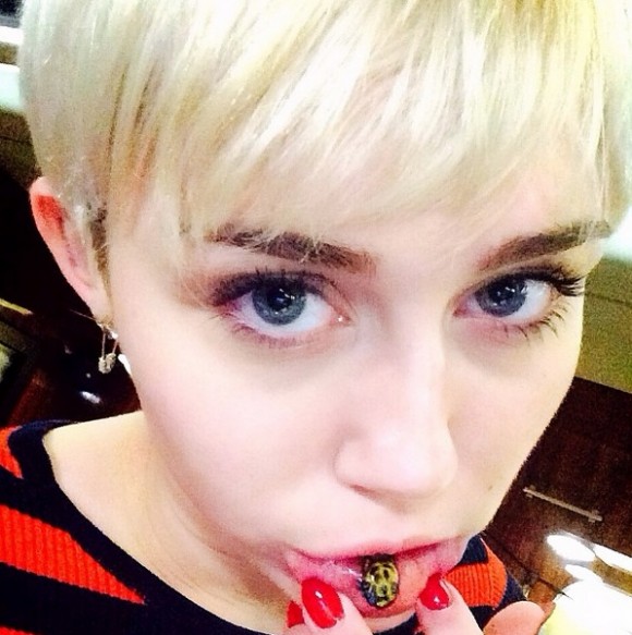 Miley tatuagem2