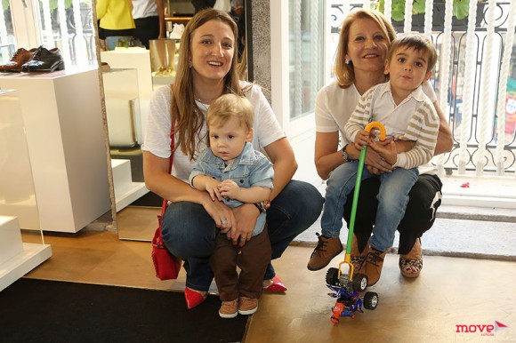 Ana Cristina com a mãe, Ana, e os filhos, Diogo e Miguel